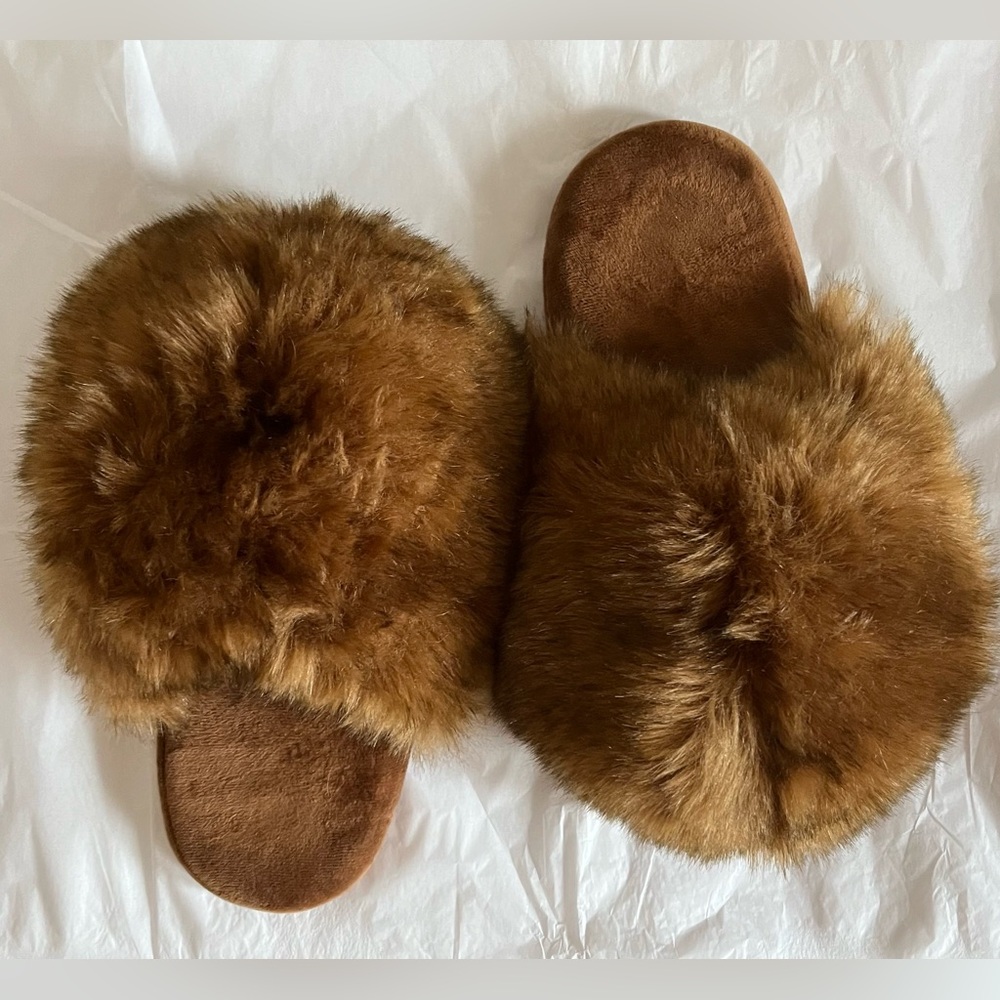 Brown Faux Fur Slippers, women’s size 7-8